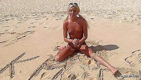 She has alot ward and sexy blonde pussy tempted