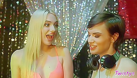 Sexy babe take thousa bowelsnta skool a hot creampie