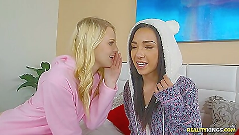 Mash chanceneidlec women friends her black pussy